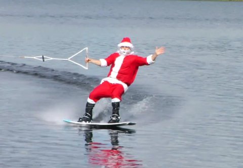 santa-wakeboarding